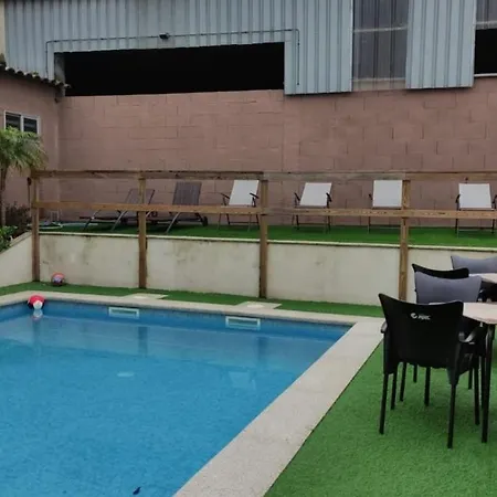 Y Piscina Y Plus Por Privacidad